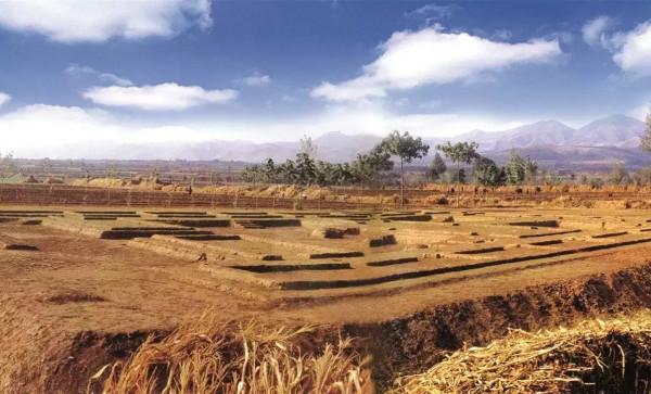 陝西一地寸草不生，專家：底下有大工程，挖開發現是秦始皇祖先墓