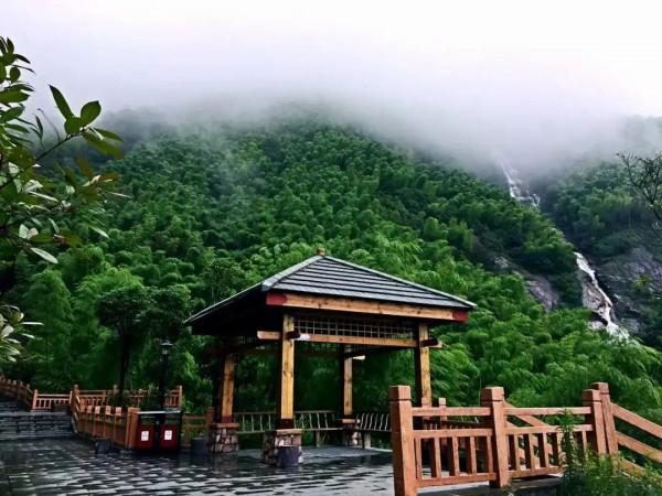 又到週末！去靈山登山賞景嗎？