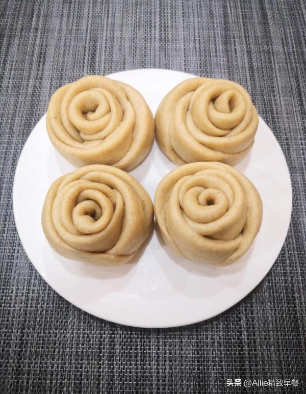 早餐不知道吃什麼？看看我家早餐，白玫瑰主食搭配雞絲蔬菜，完美