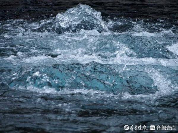 趵突泉繼續漲,噴口美如泉水墨玉,遊客紛至沓來 趵突泉繼續漲,噴口美如泉水墨玉,遊客紛至沓來