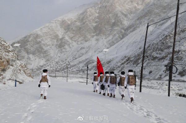 海拔3500米！他們頂風冒雪踏上巡邏路
