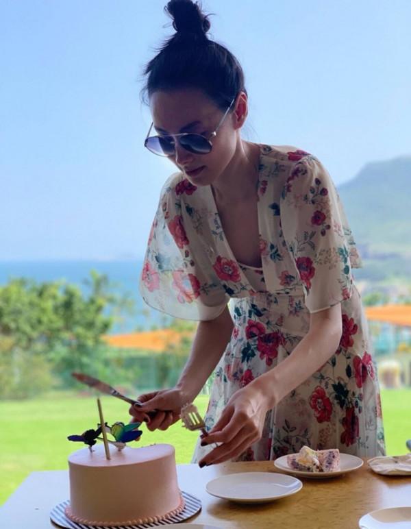 李澤楷前女友“骨相美人”梁洛施高冷美豔，分手後復出依舊亮眼