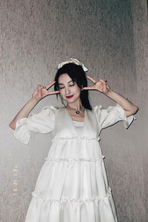 39歲吳昕徹底大逆襲！不主持成表演嘉賓太亮眼，穿泡泡裙閃耀全場