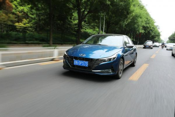 月薪1萬的人怎樣看待經濟適用的車？帶著問題試駕第七代伊蘭特