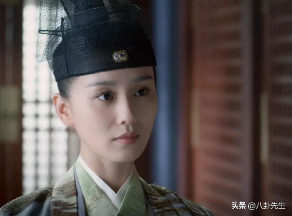 “85花”女扮男裝：楊冪楊穎唐嫣個個濃妝，倪妮劉詩詩有說服力