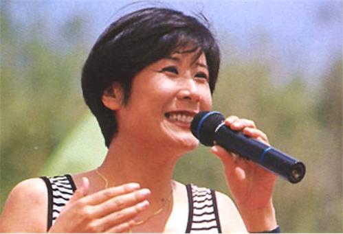 著名歌星蘇小明：事業巔峰出國留學，結婚生子後回國當演員