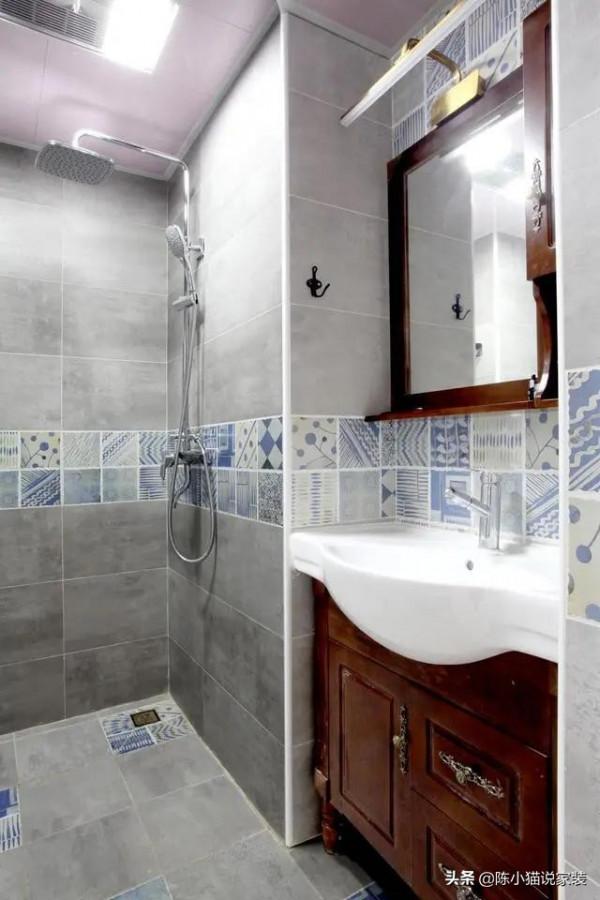 牆面只刷乳膠漆，吊頂只貼石膏線，窮裝新房完工，效果還不賴