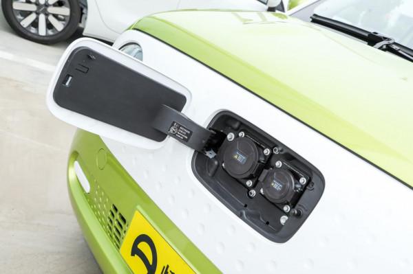 尤拉黑貓充電蓋打不開怎麼解決? 尤拉黑貓充電蓋打不開怎麼解決?