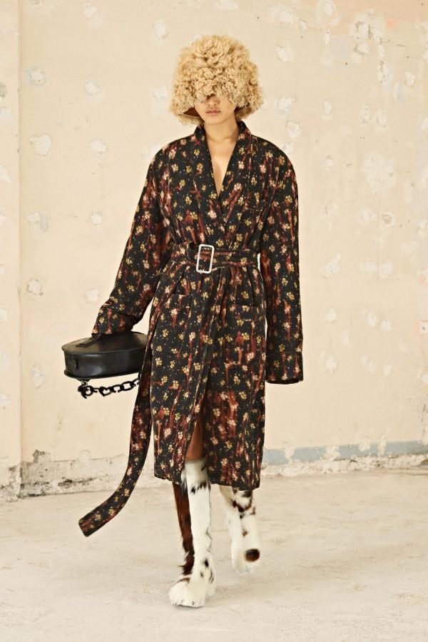 2021 秋冬時裝秀的 9 種帽子趨勢-告訴你如何在寒冷季節既時尚又溫暖 2021 秋冬時裝秀的 9 種帽子趨勢-告訴你如何在寒冷季節既時尚又溫暖