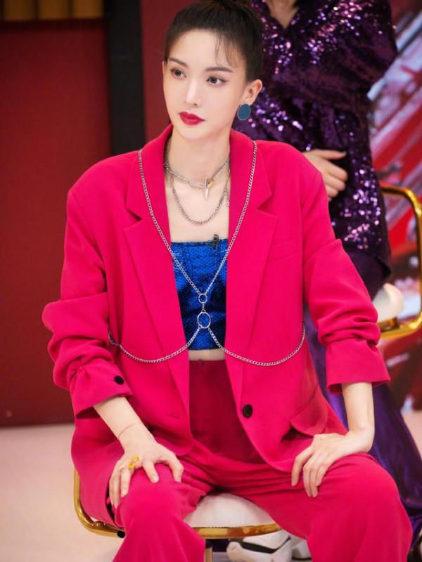 來自回族的這5位女星,個個靚條順氣質佳,誰的美麗驚豔到你? 來自回族的這5位女星,個個靚條順氣質佳,誰的美麗驚豔到你?