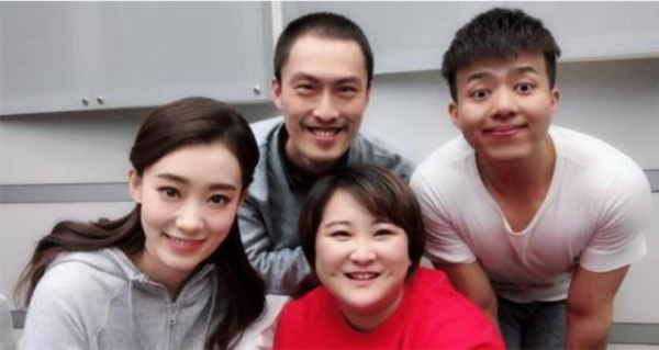 13年前，二人同上春晚，如今賈玲成了老闆，那麼白凱南哪去了？