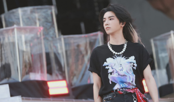 快男扎堆去海南，張傑華晨宇開唱魏晨辦婚禮刷存在，事業差距明顯