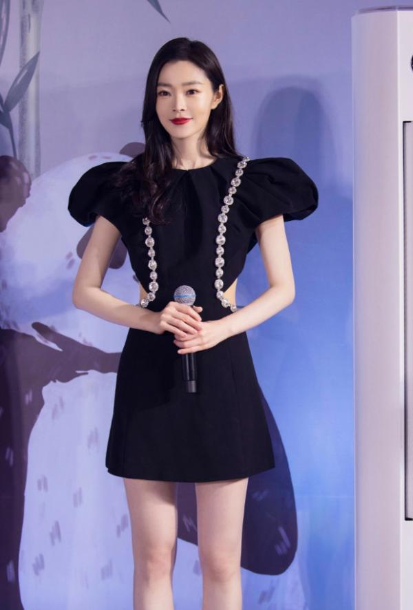 宋軼日常私服照,假兩件短褲個性十足,慵懶不乏精緻感 宋軼日常私服照,假兩件短褲個性十足,慵懶不乏精緻感