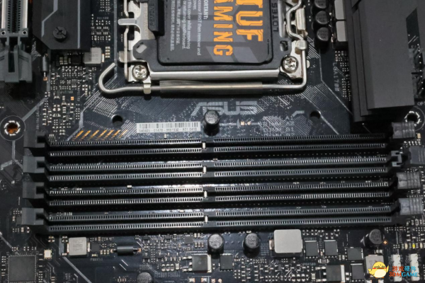 華碩TUF GAMING B660M-PLUS WIFI D4重炮手：板雖小，功能全