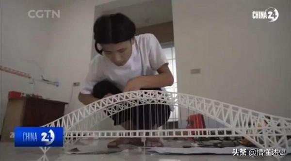 河南大學生在菜地建高鐵，穿隧道還能變軌，網友稱其“基建狂魔”