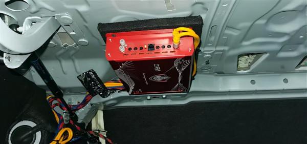 寶馬325i音響改裝優特聲402+史泰格中低音,全套升級聽感更震撼 寶馬325i音響改裝優特聲402+史泰格中低音,全套升級聽感更震撼