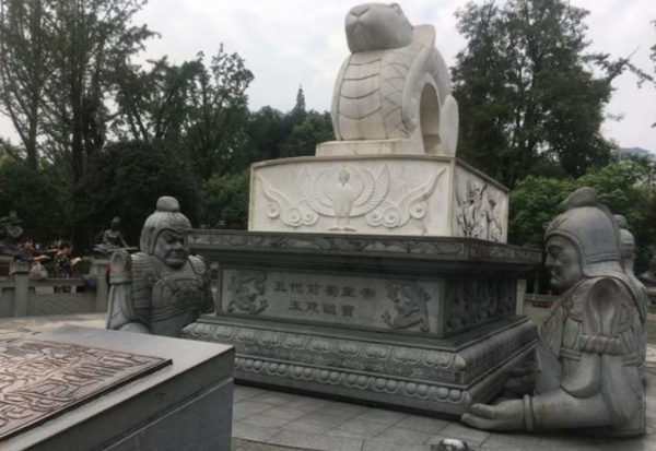 蜀國皇帝王建墓中出土諡寶，上面竟有“謎”樣動物，寓意挺深奧