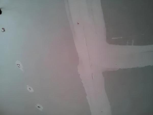 牆面開裂是所有裝修業主家的“通病”！剖析原因及修復辦法