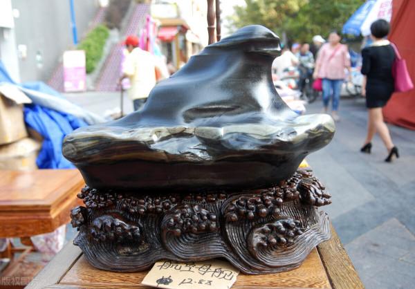 奇形怪狀的石頭