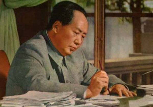1945年8月,《解放日報》的一則報道讓毛主席勃然大怒,痛批博古 1945年8月,《解放日報》的一則報道讓毛主席勃然大怒,痛批博古