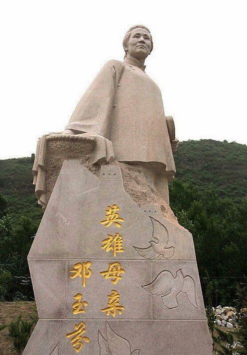 她的七個兒子為抗日犧牲了六個，丈夫也戰死，獨活的老三不受待見