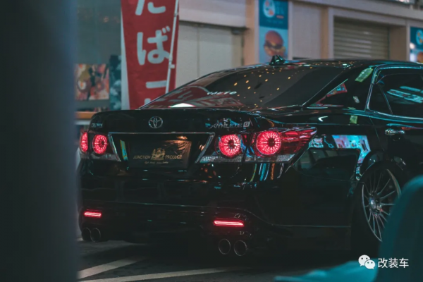 是什麼讓妹子上車後都說好？14代皇冠移植日規件融合雷克薩斯內飾