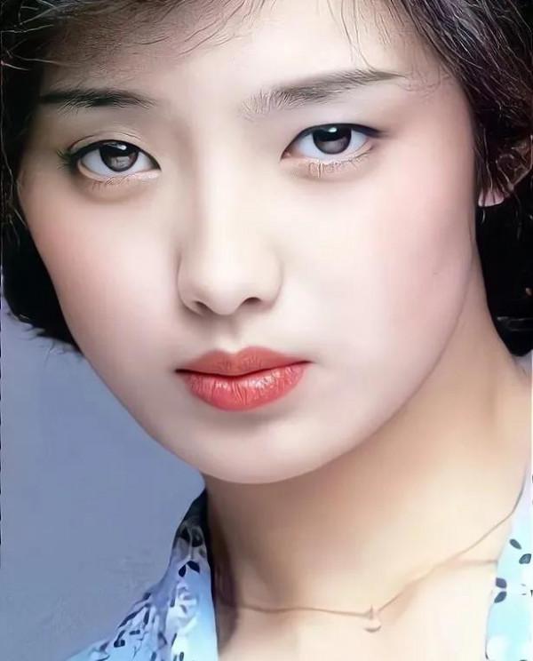 曾紅遍全世界的日本櫻花女神山口百惠，為愛隱退