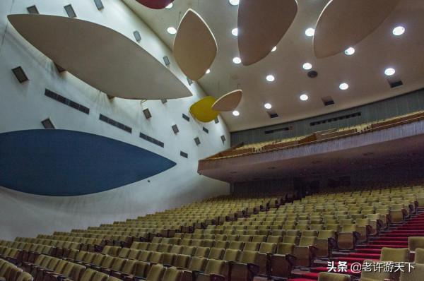 世遺大學城：風格獨特的建築典範，卻成了男歡女愛的浪漫集中營