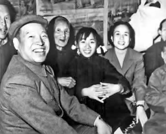 他受主席兩次重託，81歲成正國級，晚年評價毛主席：永遠的領袖