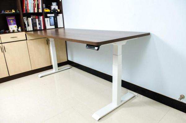 我的新桌面之初：樂歌電動升降桌LIFT1與明基EW2780U