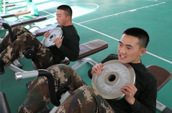 “迷彩式”週末軍營