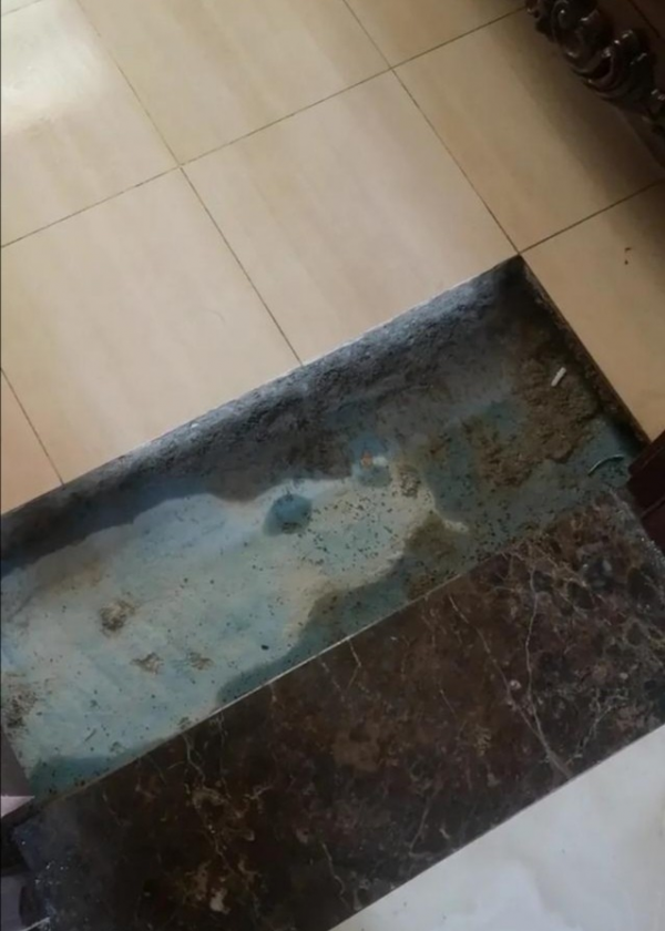 看到衛生間門口漏水，我發現這是無數中國家庭裝修的通病