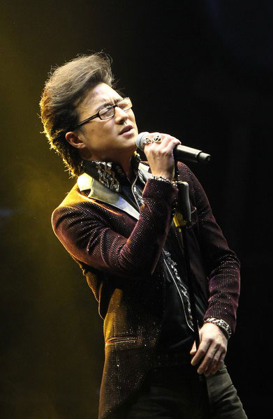 汪峰的狂野情史，為愛結婚3次卻閃離2次，和5個女人愛得轟轟烈烈