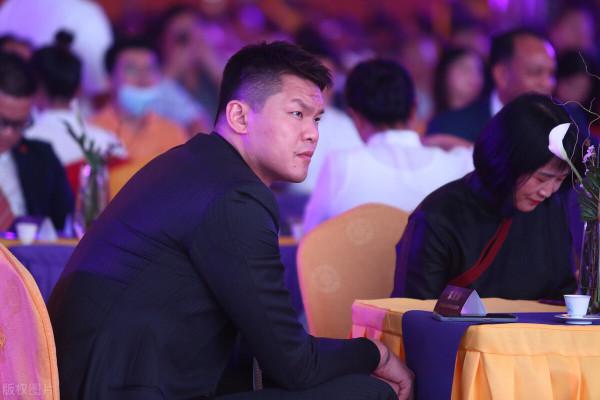 易建聯替代者完美浮出水面,能補廣東短板還適應小球打法 易建聯替代者完美浮出水面,能補廣東短板還適應小球打法