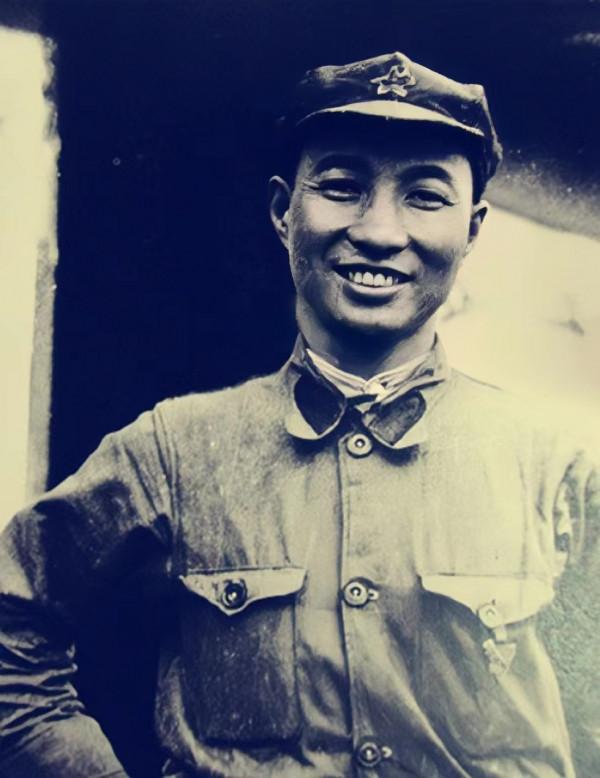 1927年陳賡結婚前，見到鄧穎超就跑，周恩來：是不是怕給我磕頭？