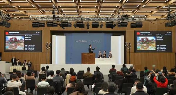 保利書畫夜場傅抱石《為羅時慧作柳蔭仕女圖》9775萬領銜（3）