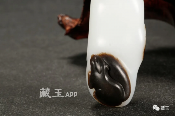 頂級白加黑,這些黑如漆油如脂的和田玉,青花都不如它美…… 頂級白加黑,這些黑如漆油如脂的和田玉,青花都不如它美……