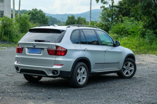 二手寶馬X5硬實力面面俱到，20來萬價效比令人怦然心動