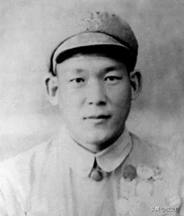 連刺5個美軍，6人跪下投降，驚動毛主席：此人英雄，我要見他