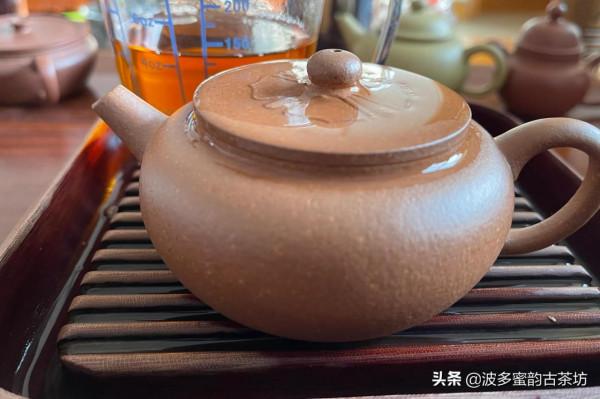 泡茶時出現的泡沫，很多人視為不潔之物，但茶聖陸羽卻稱其為精華