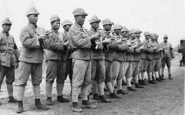 1979年一老人找到蘭州軍區,上將肖華激動地抱住他:你怎麼才來啊 1979年一老人找到蘭州軍區,上將肖華激動地抱住他:你怎麼才來啊