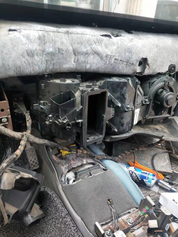 大眾寶來暖風不熱,更換暖風水箱實操演練 大眾寶來暖風不熱,更換暖風水箱實操演練