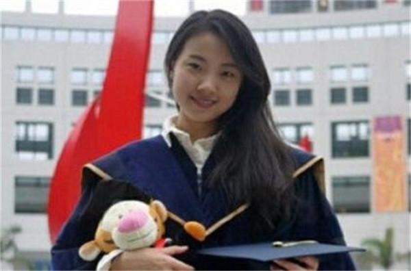 方璐:22歲讀博,26歲擔任中科大博導,卻因太優秀反而沒人追 方璐:22歲讀博,26歲擔任中科大博導,卻因太優秀反而沒人追