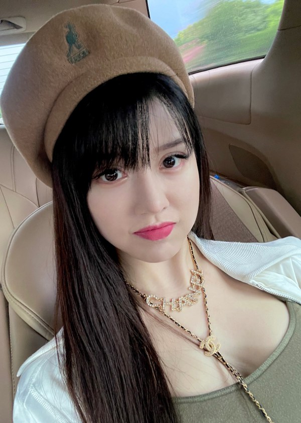 回看by2妹妹Yumi孫雨的穿衣風格，在擦邊風格里遊走