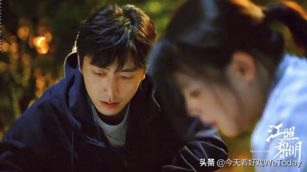 江照黎明：近看之下，沒有人是正常的