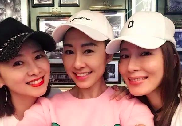 表面工夫都懶得做的名場面！楊怡甩臉胡定欣、劉亦菲深呼吸壓火