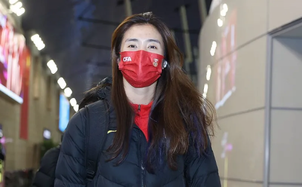 中國女足隊員趙麗娜：祝願中國女籃戰勝對手，闖進世界盃