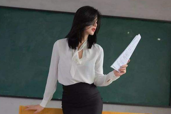 高校教師撞臉女星Lisa，顏值超高不輸本尊，網友想復讀重新高考