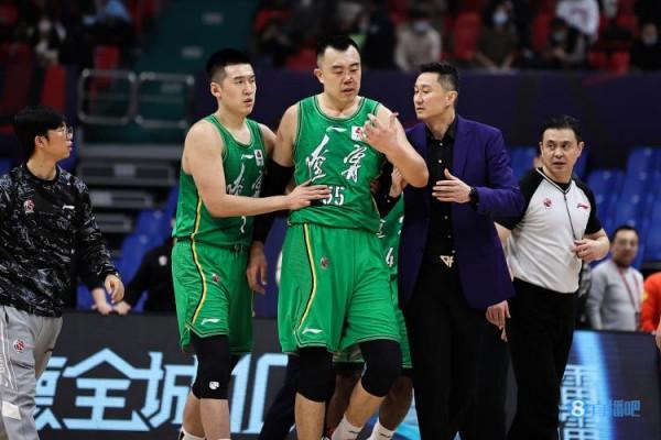 楊鳴：韓德君鼻骨骨折是肯定的 具體情況還要看醫院檢查結果