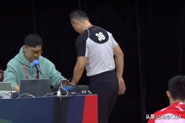 CBA三訊息:天津頂薪籤個寂寞,爭議名哨受傷離場,張鎮麟遇瓶頸 CBA三訊息:天津頂薪籤個寂寞,爭議名哨受傷離場,張鎮麟遇瓶頸